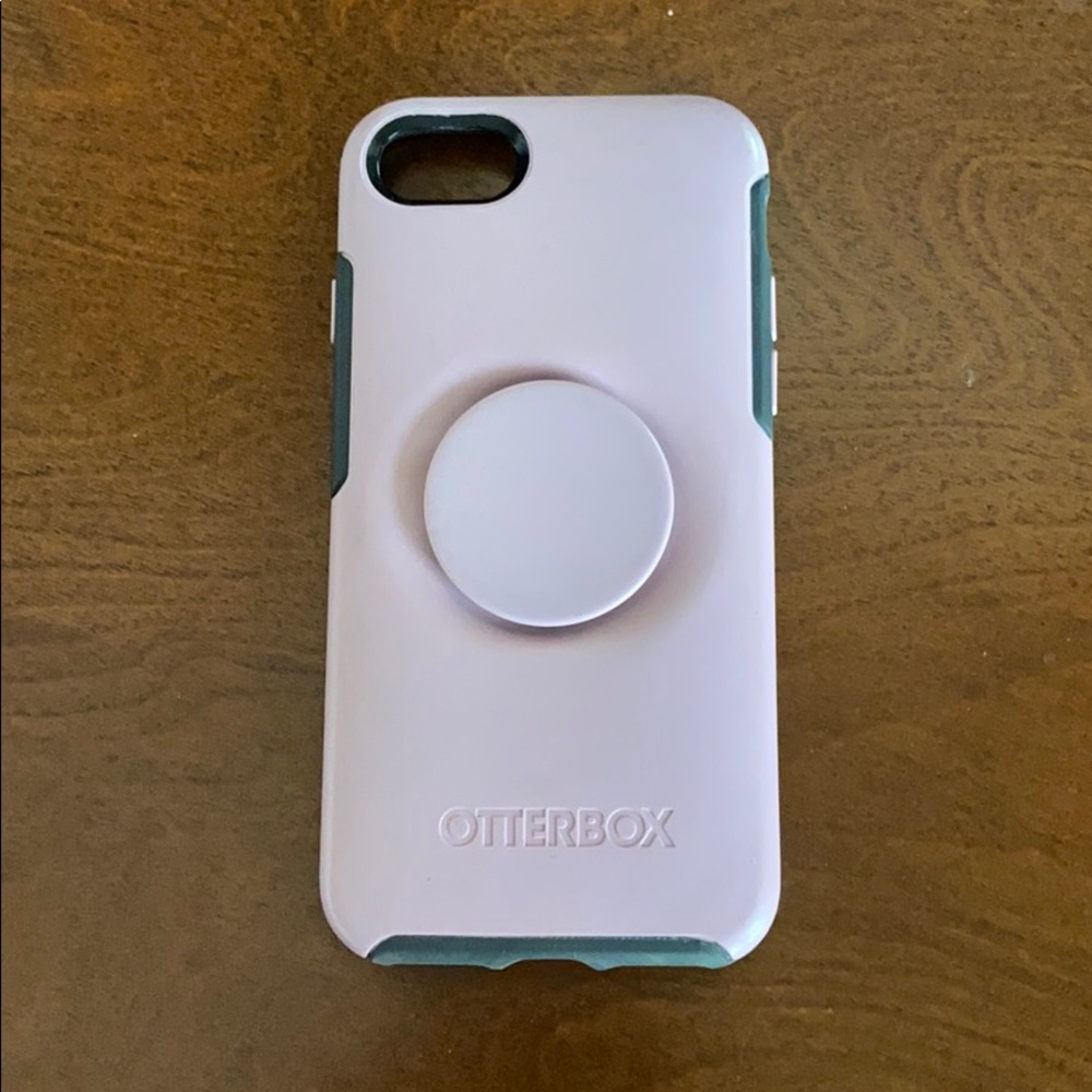Otter box with pop socket